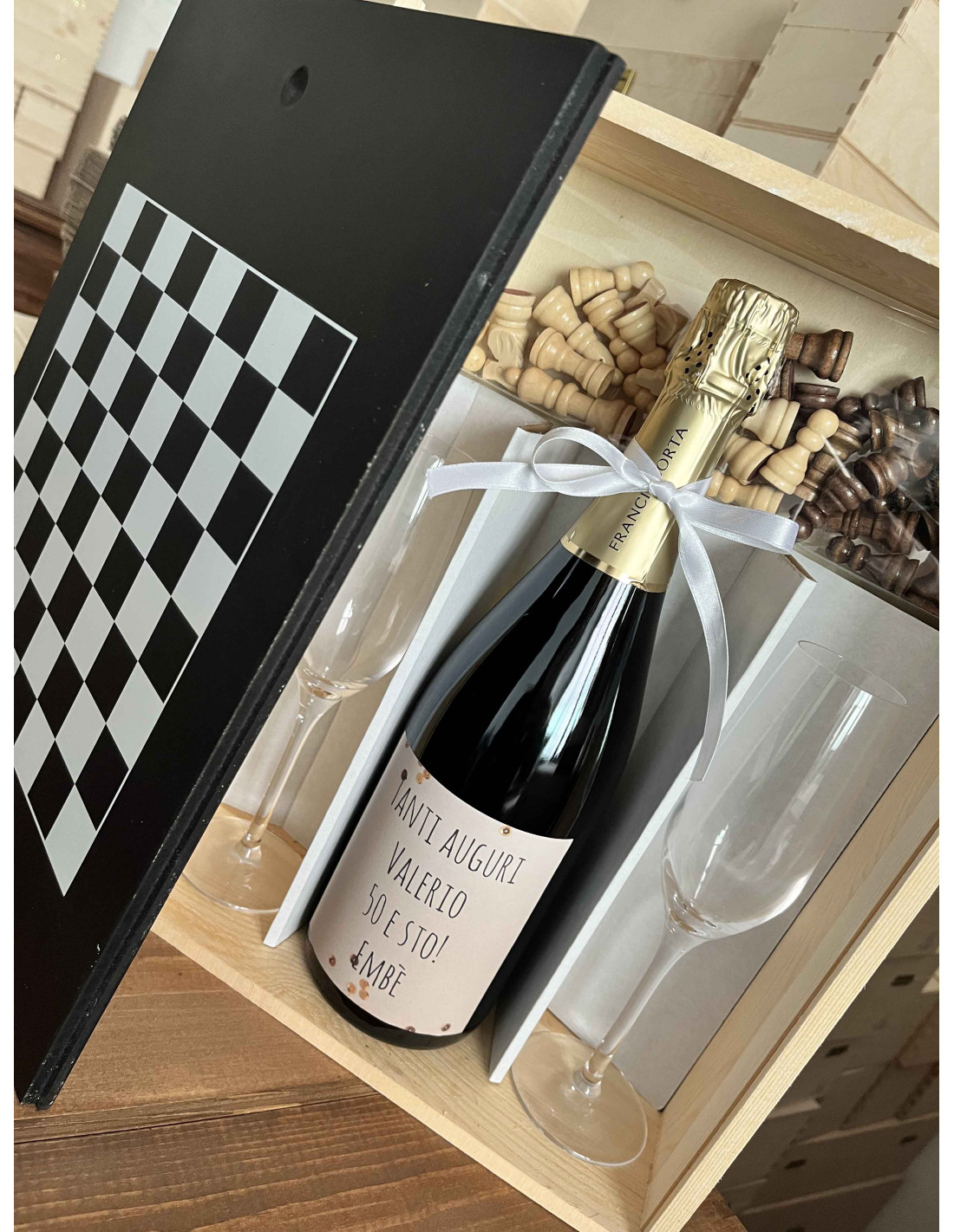 Champagne personalizzato con cassetta in legno idea regalo