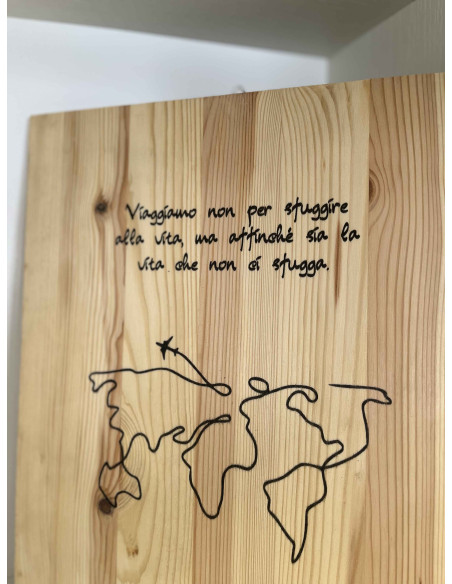 Stampa su legno con frase viaggiare